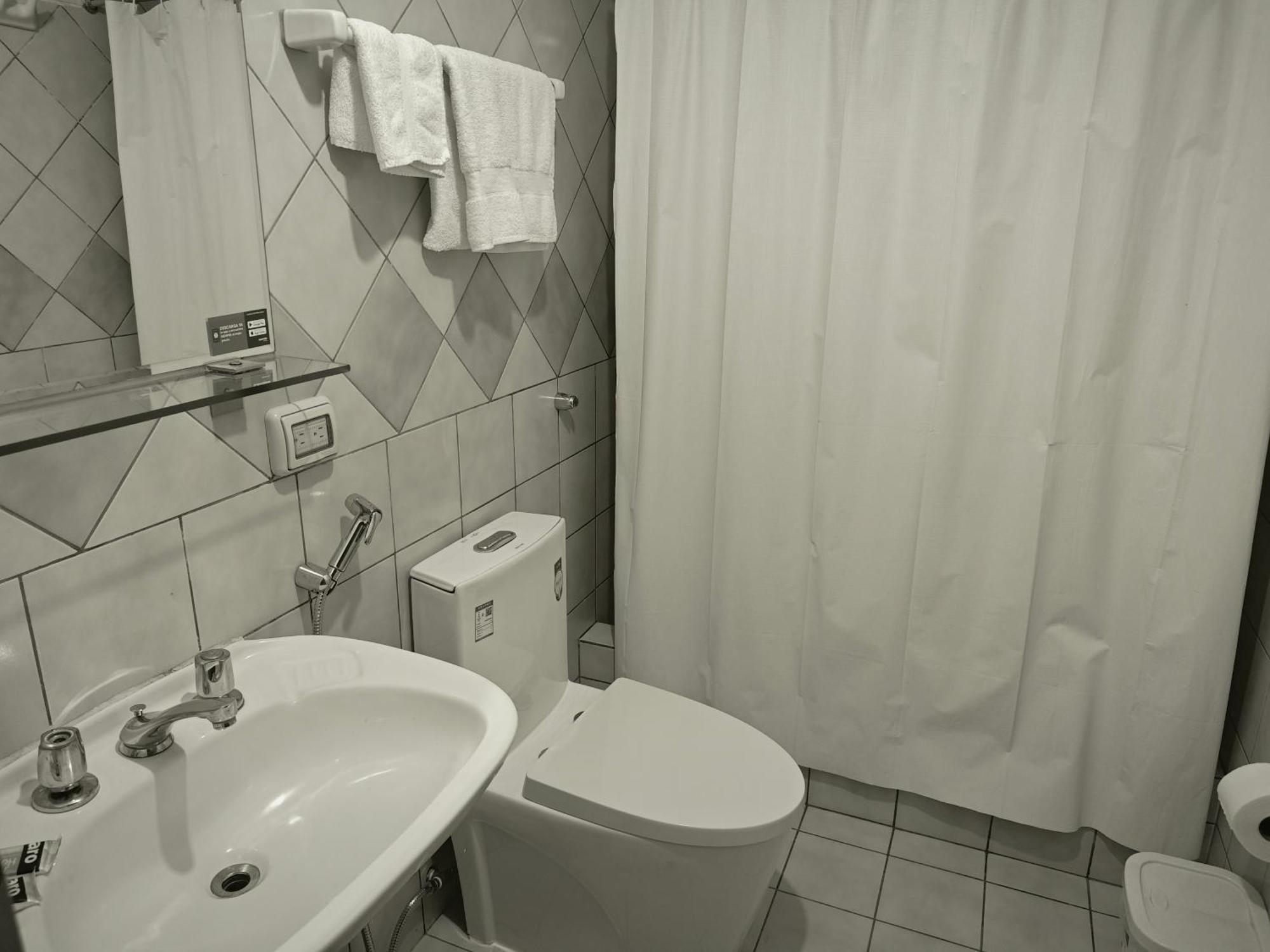 Hotel San Isidro Inn Lima Room photo